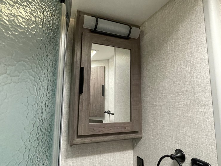 #2824-•-2022-lance-travel-trailer,-(has-new-mexico-title)-image-58