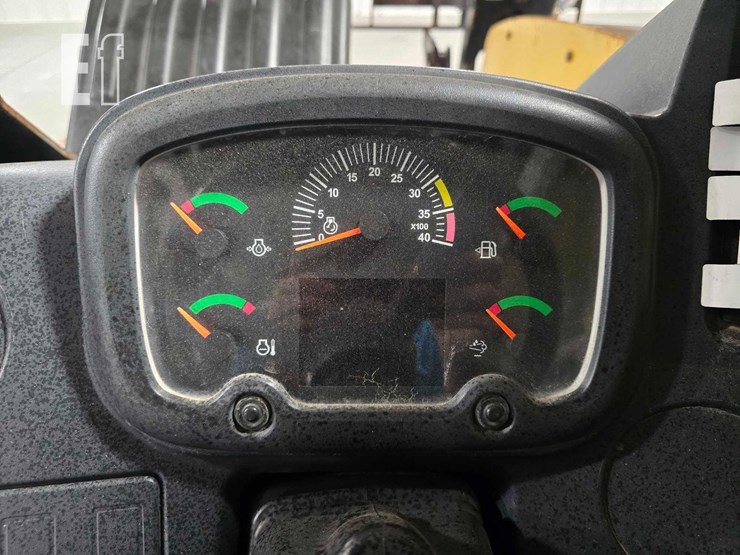 2018-caterpillar-tl642d-image-16
