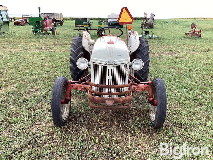 1951-ford-8n-image-2