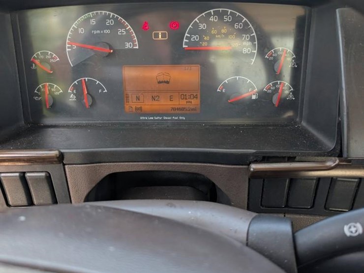2018-volvo-10-image-24