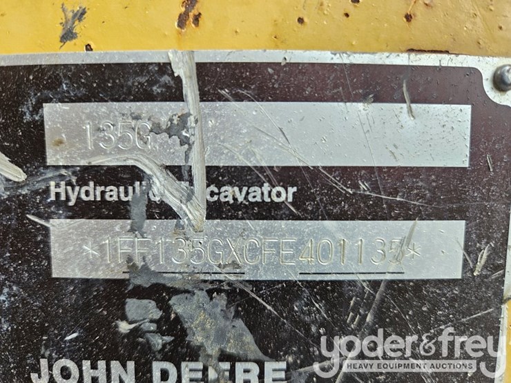 2016-deere-135g-image-47