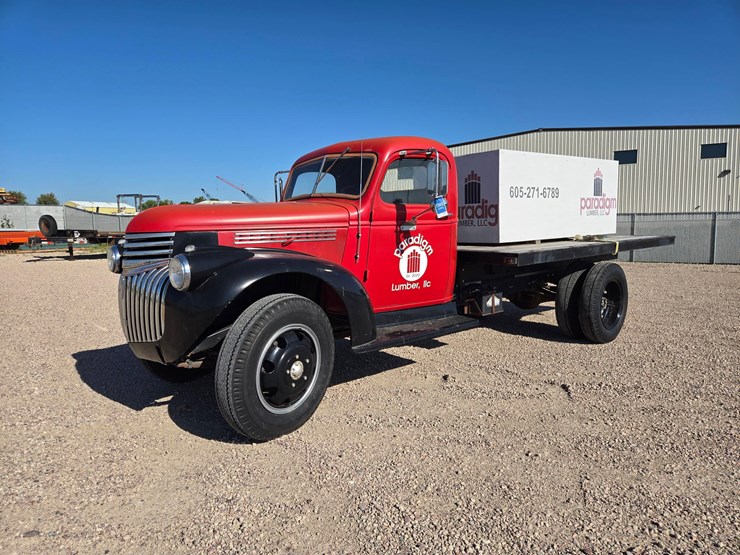 1946-chevrolet-flatbed-truck-image-1