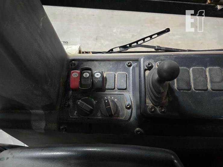 2021-caterpillar-d4-lgp-image-22
