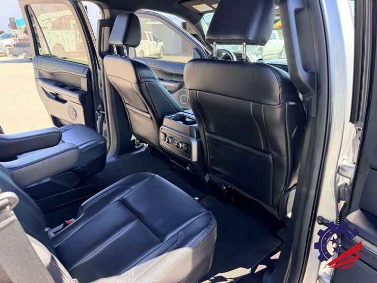 2021-ford-expedition-xlt-image-47