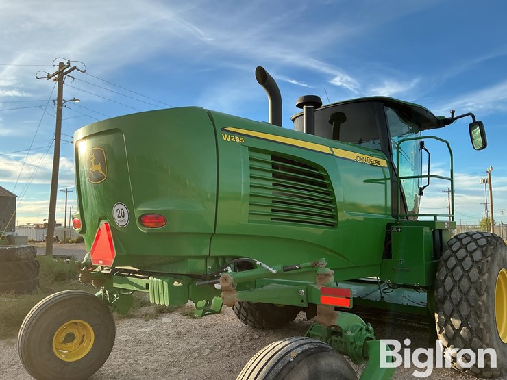 2021-john-deere-w235-image-14