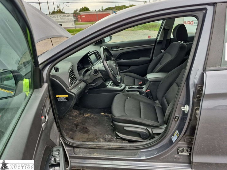 2017-hyundai-elantra-gl-4dr-sedan-image-10