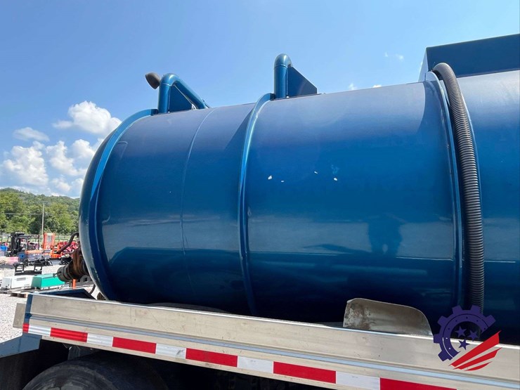 2011-international-paystar-tri-axle-hydrovac-truck-image-38