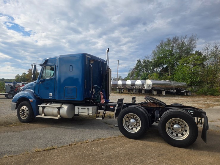 2006-freightliner-columbia-120-image-8