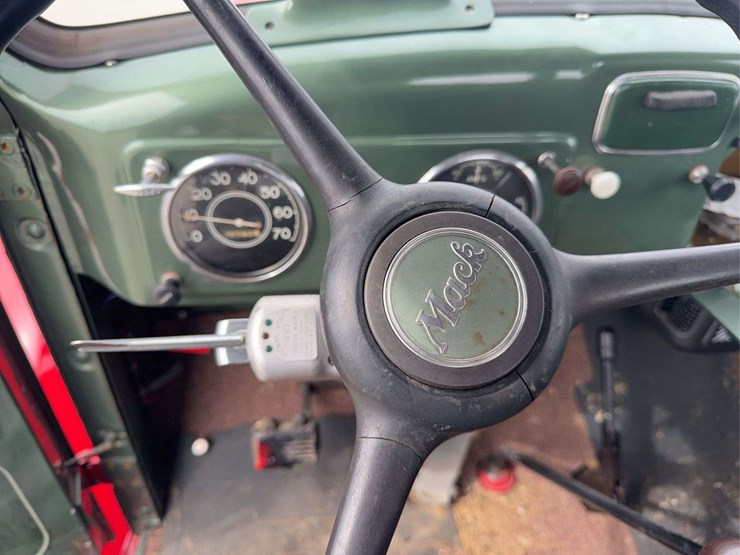 1951-mack-a30-image-70