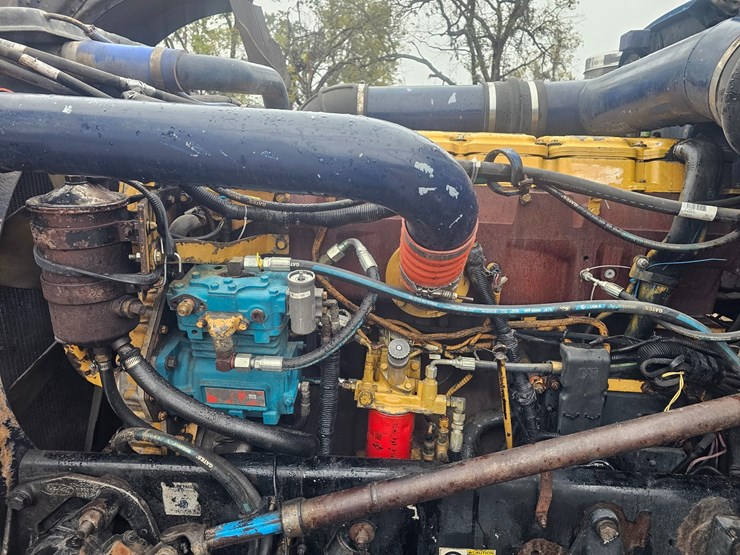 2001-peterbilt-379-image-28