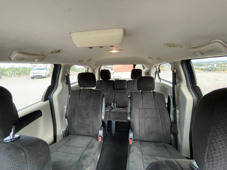 2011-dodge-grand-caravan-image-41
