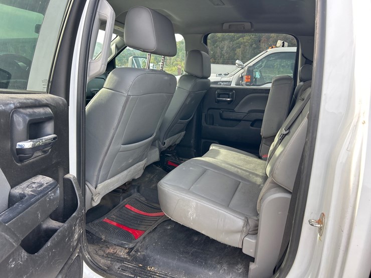 2018-gmc-3500-image-10