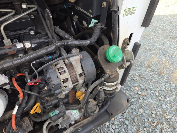 2014-bobcat-s570-image-31