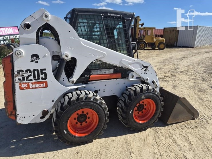 2010-bobcat-s205-image-8
