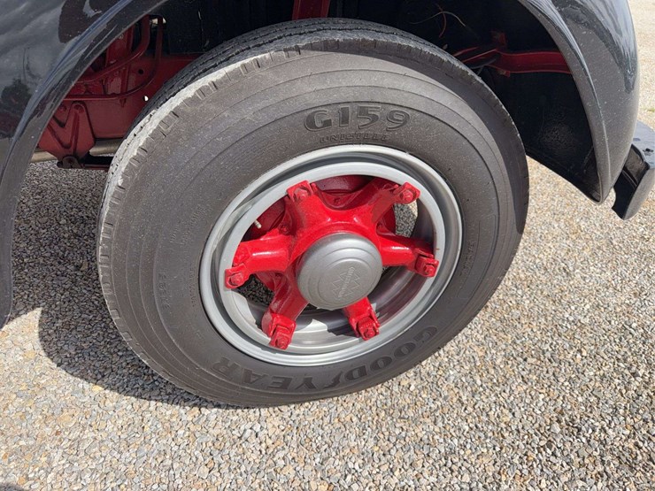 exceptional-international-kb-7-truck-with-fifth-wheel-hitch-image-54