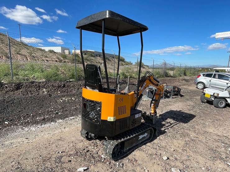 #3062-•-mini-excavator-image-7
