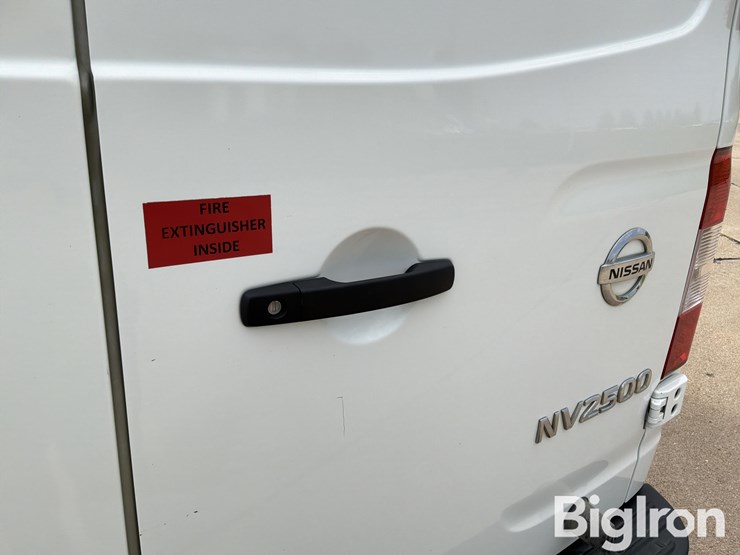 2017-nissan-nv2500-image-18