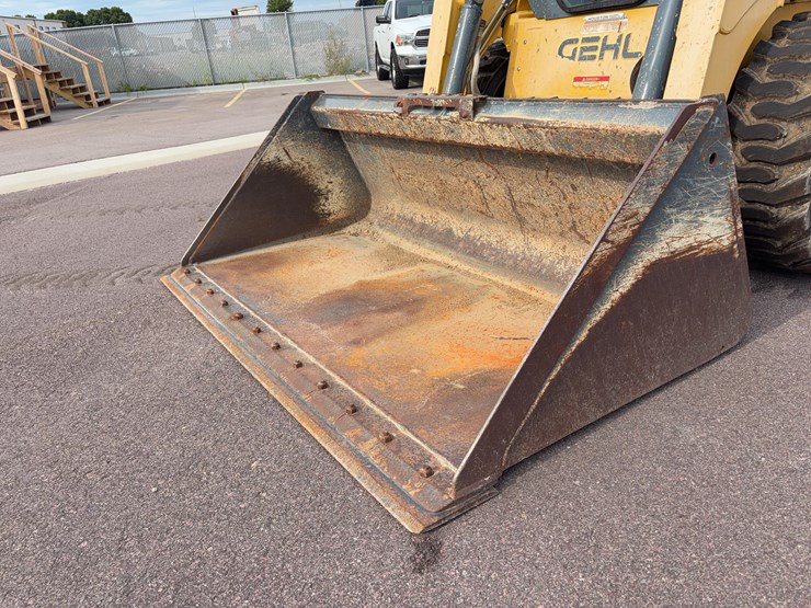 gehl-v270-image-8