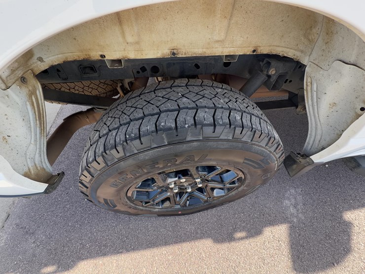 2024-ford-f150-xlt-image-14