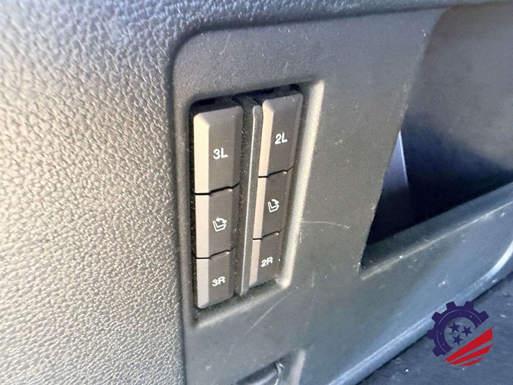 2021-ford-expedition-xlt-image-42