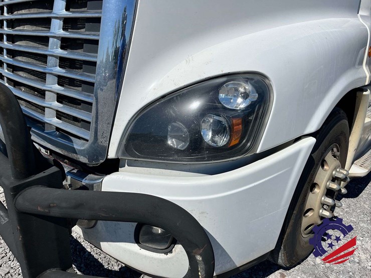 2018-freightliner-cascadia-t/a-truck-tractor-image-15