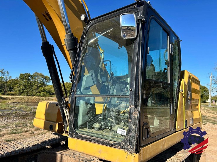 2018-caterpillar-320-image-21
