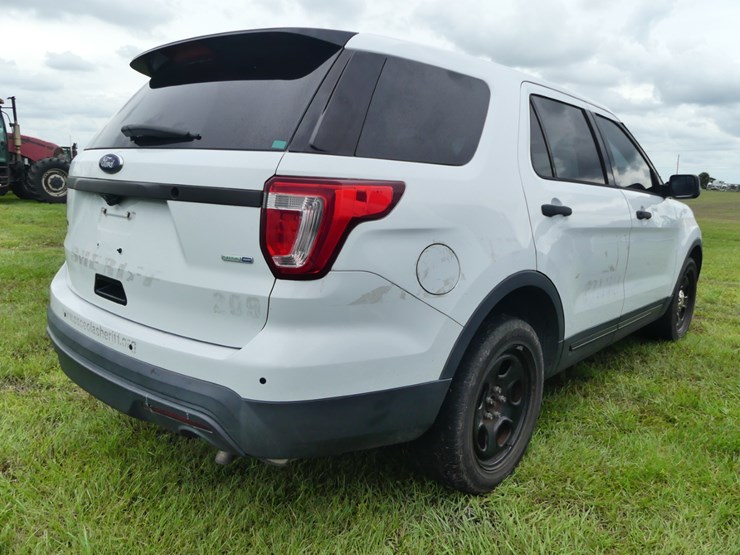 2016-ford-explorer-image-3