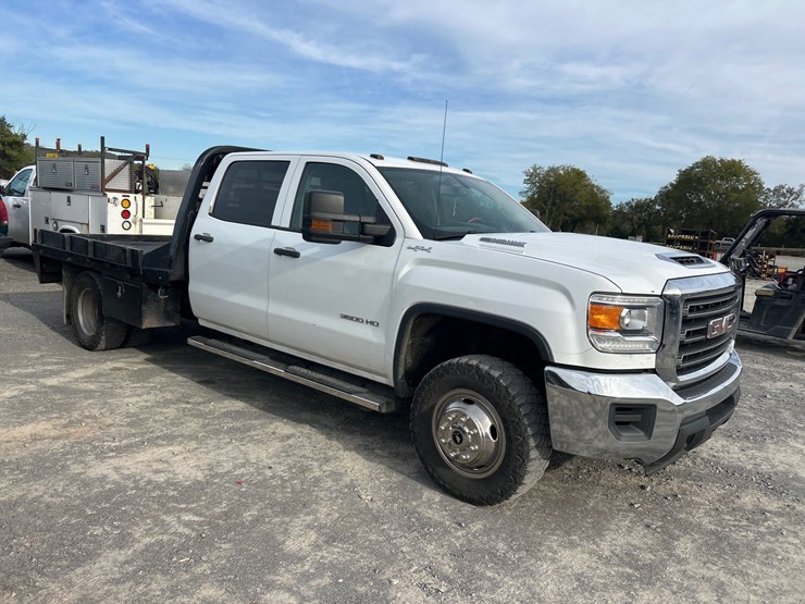2018-gmc-3500-image-2
