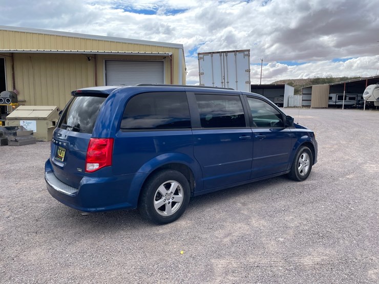 2011-dodge-grand-caravan-image-5