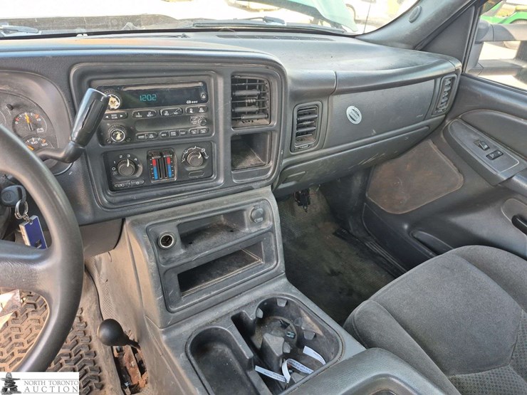 2005-chevrolet-silverado-2500hd-image-12