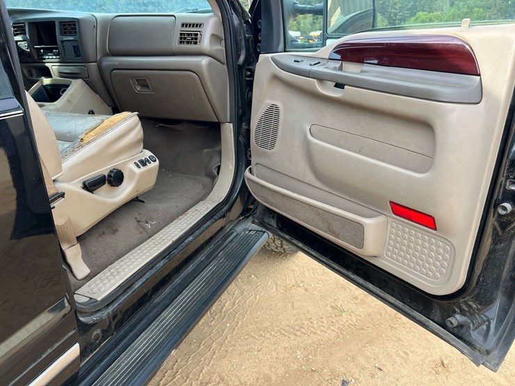 2004-ford-excursion-limited-image-32