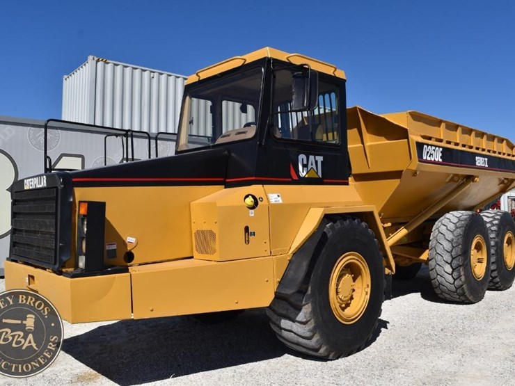 1997-caterpillar-d250e-ii-image-2