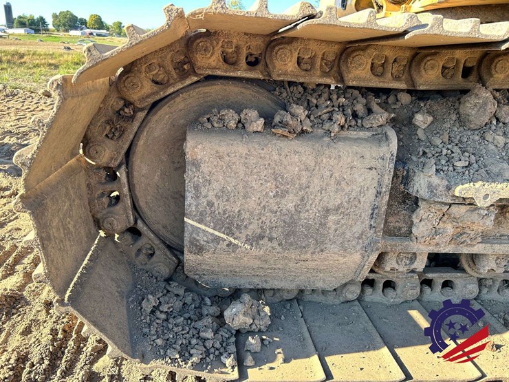 2018-caterpillar-320-image-31