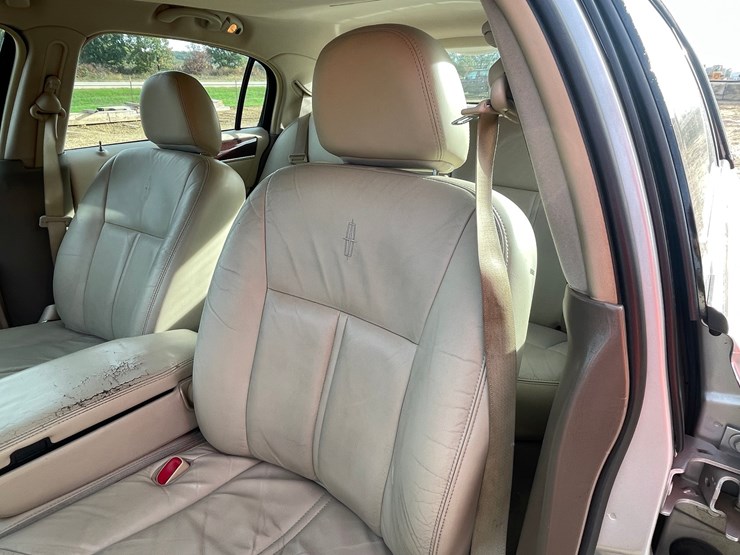 #201-•-2005-lincoln-town-car-(has-wi-title)-image-53