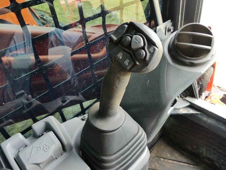 2023-kubota-svl97-2-image-14