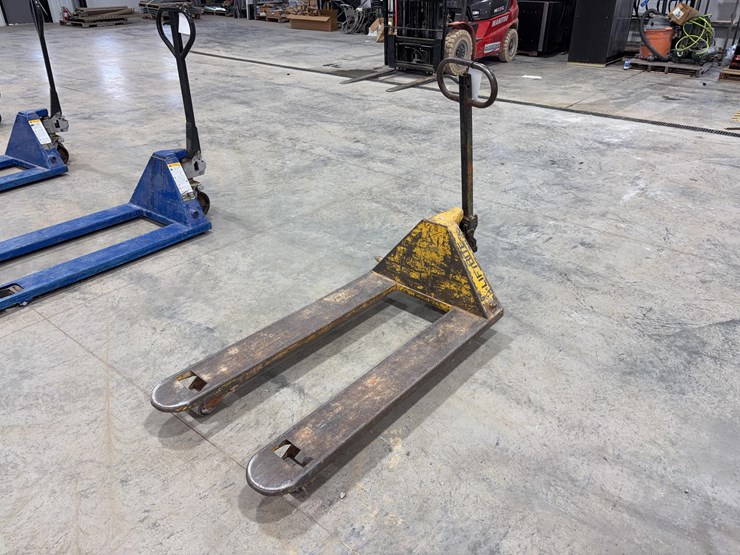pallet-jack-image-1
