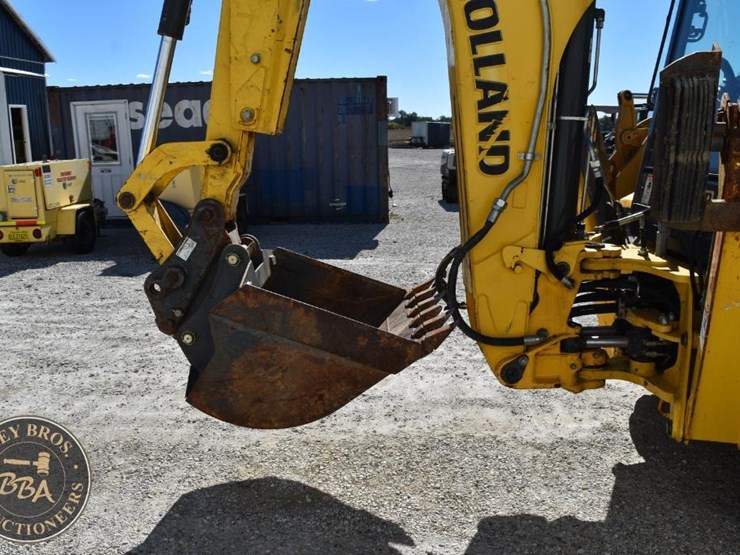 2013-new-holland-b110c-image-32