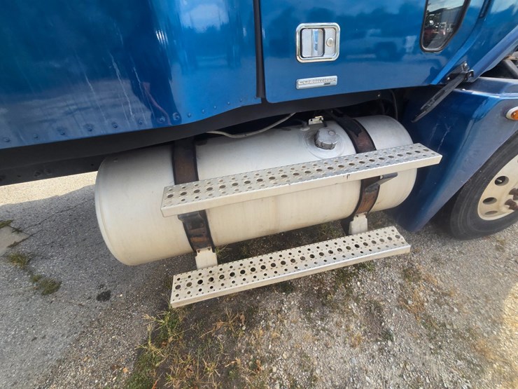 2006-freightliner-columbia-120-image-94