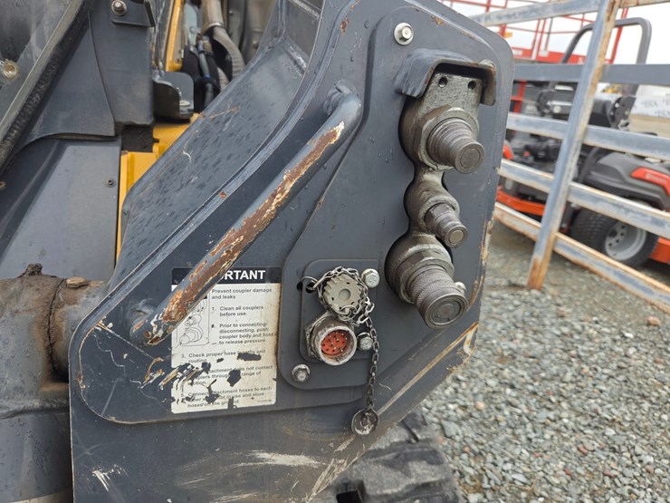 2020-deere-331g-image-16