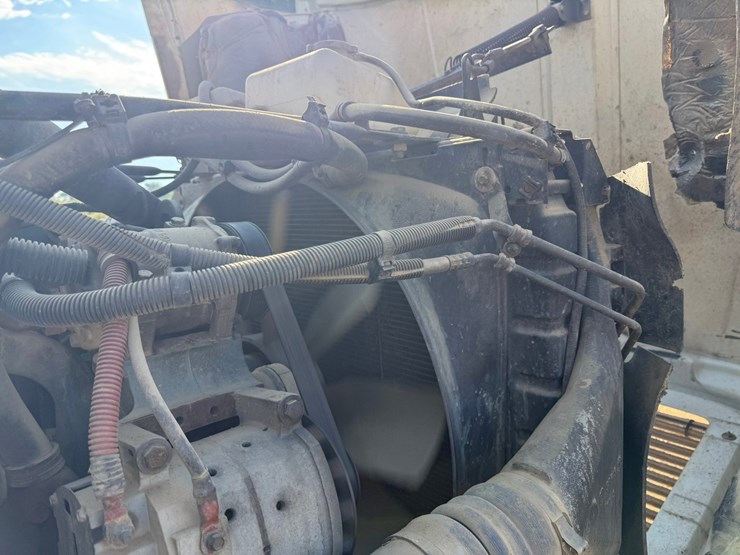 2003-freightliner-fld120-image-60