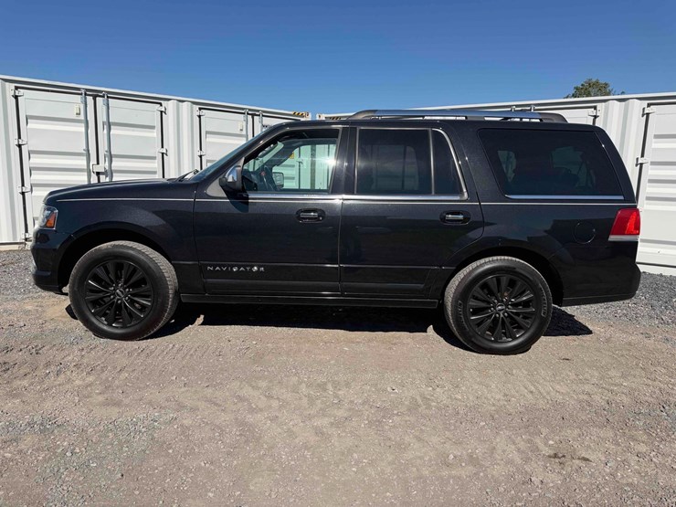 2015-lincoln-navigator-image-2