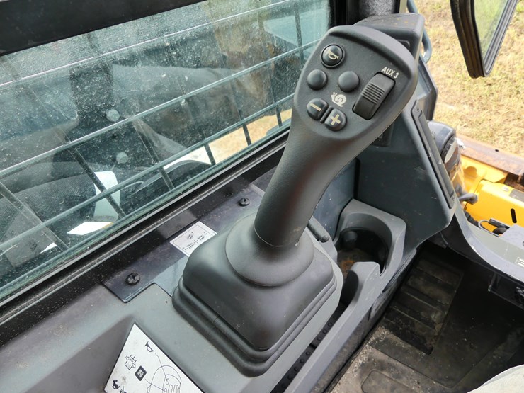 deere-335p-image-15