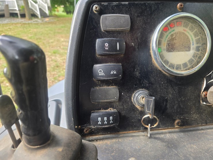 terex-tlb840r-image-40