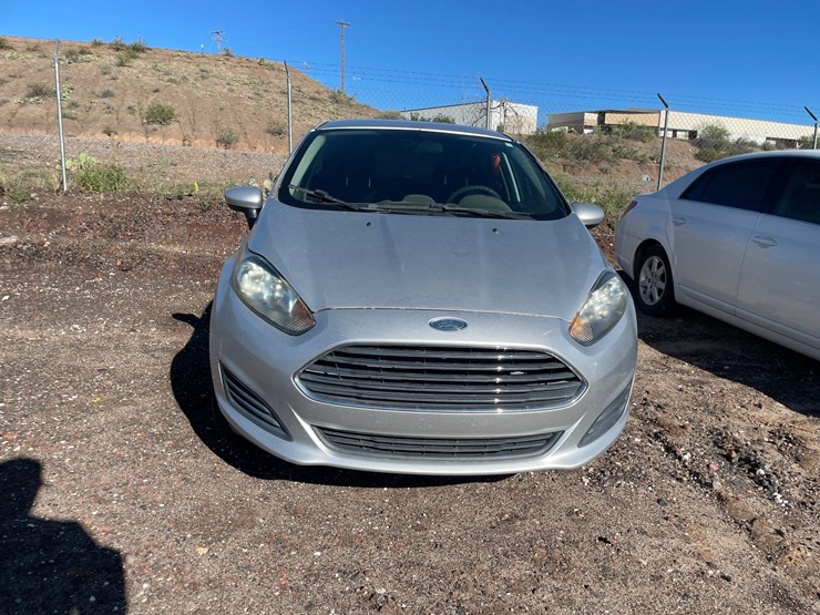 #2761-•-2016-ford-fiesta-passenger-car-(title-in-delay)-image-2