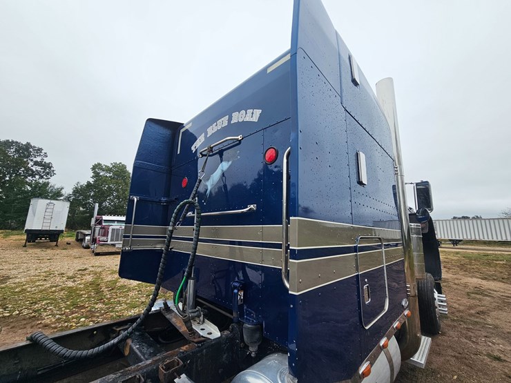 2001-peterbilt-379-image-94