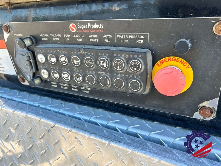 2019-freightliner-114sd-image-91