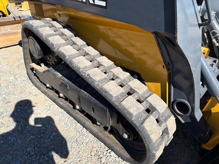 2018-deere-323e-image-33