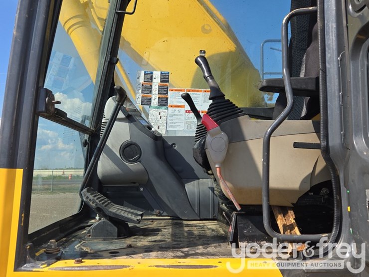 2015-komatsu-pc210-lc-11-image-68