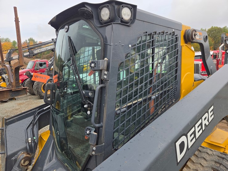 2018-deere-333g-image-38