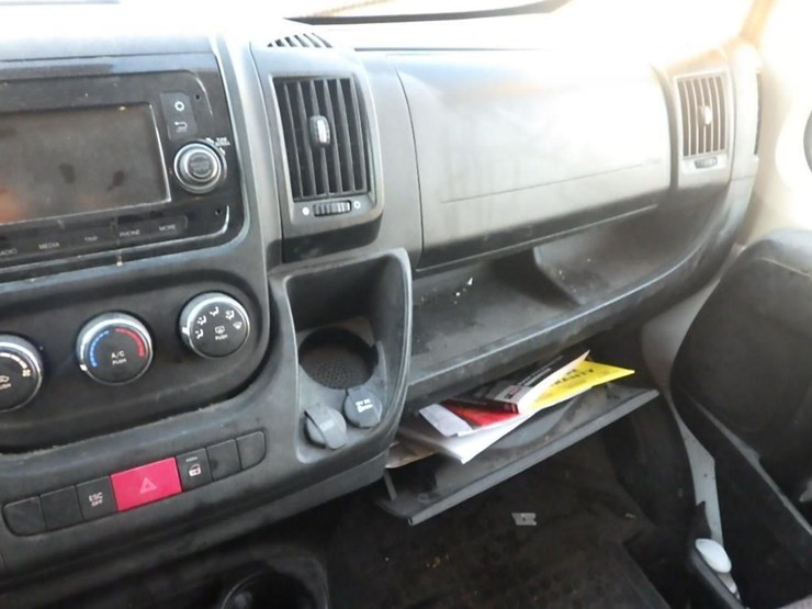 2021-dodge-3500-image-25